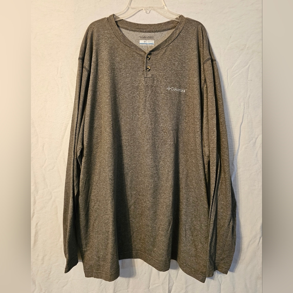 Columbia long-sleeved shirt